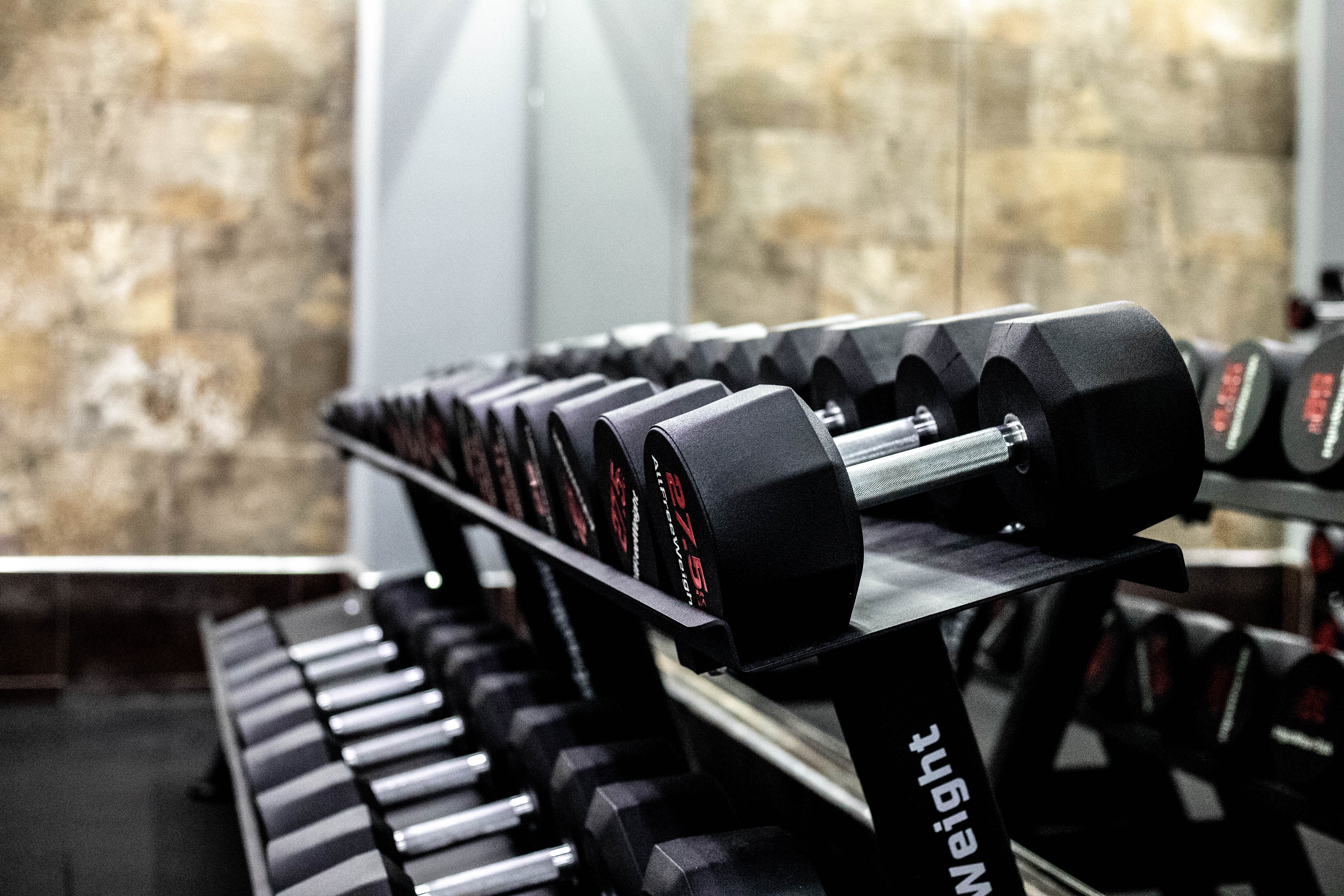 Mancuernas del centro de entrenamiento